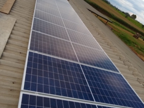 Foto de House Solar Energia Solar Fotovoltaica em Patos de Minas, MG por Solutudo