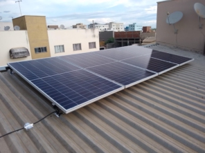 Foto de House Solar Energia Solar Fotovoltaica em Patos de Minas, MG por Solutudo