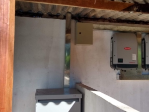 Foto de House Solar Energia Solar Fotovoltaica em Patos de Minas, MG por Solutudo