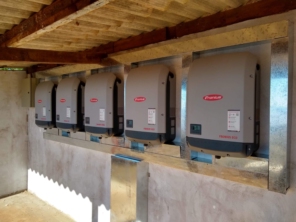 Foto de House Solar Energia Solar Fotovoltaica em Patos de Minas, MG por Solutudo