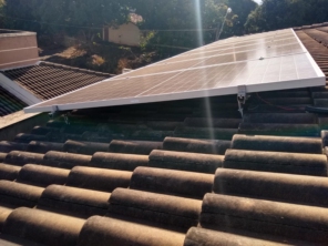 Foto de House Solar Energia Solar Fotovoltaica em Patos de Minas, MG por Solutudo