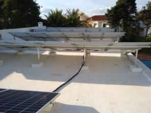 Foto de House Solar Energia Solar Fotovoltaica em Patos de Minas, MG por Solutudo