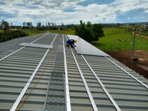 Foto de House Solar Energia Solar Fotovoltaica em Patos de Minas, MG por Solutudo