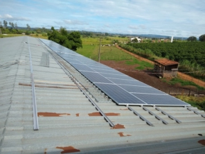Foto de House Solar Energia Solar Fotovoltaica em Patos de Minas, MG por Solutudo