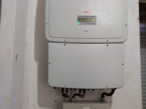 Foto de House Solar Energia Solar Fotovoltaica em Patos de Minas, MG por Solutudo