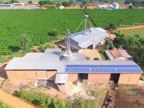 Foto de House Solar Energia Solar Fotovoltaica em Patos de Minas, MG por Solutudo