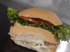 Foto de Burger King em Avaré, SP por Solutudo