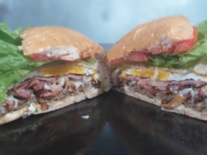 Foto de Burger King em Avaré, SP por Solutudo