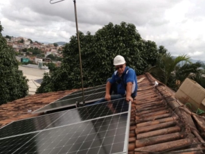 Foto de Energia Solar - Cardio House em Vila Velha, ES por Solutudo
