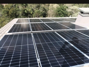 Foto de Energia Solar - Cardio House em Vila Velha, ES por Solutudo