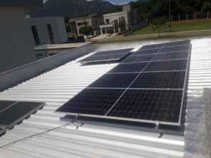 Foto de Energia Solar - Cardio House em Vila Velha, ES por Solutudo