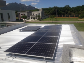 Foto de Energia Solar - Cardio House em Vila Velha, ES por Solutudo