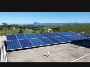Foto de Energia Solar - Cardio House em Vila Velha, ES por Solutudo