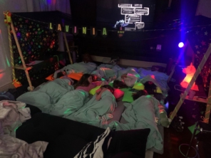 Foto de Bela Cabana Festa Do Pijama em São Paulo, SP por Solutudo