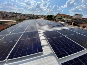 Foto de LUZ ENERGIA SOLAR FOTOVOLTAICA em Belo Horizonte, MG por Solutudo