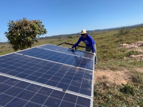 Foto de Com Sol Energia Solar em Brasília, DF por Solutudo