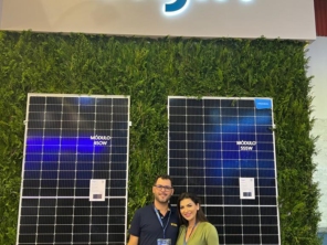 Foto de Com Sol Energia Solar em Brasília, DF por Solutudo