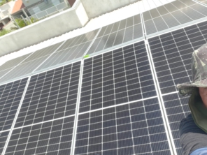 Foto de Pizom Solar em Fazenda Rio Grande, PR por Solutudo