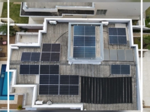 Foto de HCC Energia Solar em Ninho Verde II Eco Residence, SP por Solutudo