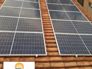 Foto de ÉFácil Solar - Energia Fotovoltaica em Araxá, MG por Solutudo