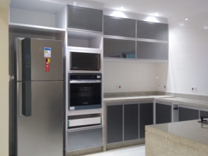 Foto de Infinity Decor Móveis Planejados em Alumínio em Peruíbe, SP por Solutudo