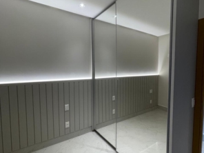 Foto de Portico Interiores em Goiânia, GO por Solutudo