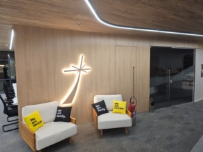Trabalho realizado na Mccain em SP, em parceria com a Befive Engenharia. Móveis modelados em Fórmica e MDF Carvalho Poro