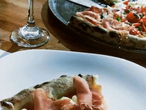 Foto de Pizzaria da Chácara em São Manuel, SP por Solutudo