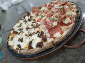 Foto de Pizzaria da Chácara em São Manuel, SP por Solutudo