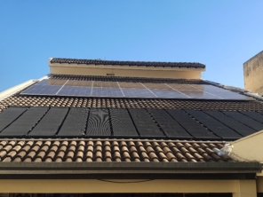 Foto de Engenharia, Obras, Arquitetura & Elétrica Solar em Ninho Verde II Eco Residence, SP por Solutudo