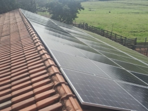 Foto de Engenharia, Obras, Arquitetura & Elétrica Solar em Ninho Verde II Eco Residence, SP por Solutudo