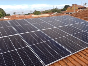 Foto de Engenharia, Obras, Arquitetura & Elétrica Solar em Ninho Verde II Eco Residence, SP por Solutudo