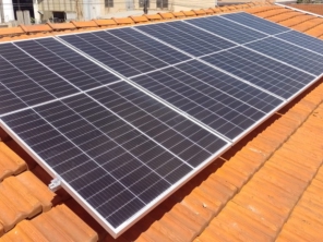 Foto de Engenharia, Obras, Arquitetura & Elétrica Solar em Ninho Verde II Eco Residence, SP por Solutudo