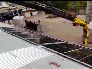 Foto de Engenharia, Obras, Arquitetura & Elétrica Solar em Ninho Verde II Eco Residence, SP por Solutudo