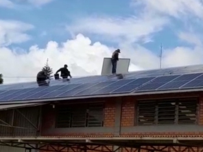 Foto de Engenharia, Obras, Arquitetura & Elétrica Solar em Ninho Verde II Eco Residence, SP por Solutudo