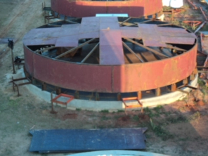 Foto de Engenharia, Obras, Arquitetura & Elétrica Solar em Ninho Verde II Eco Residence, SP por Solutudo