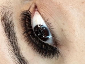Foto de Bárbara Marciola Lash Designer e sobrancelhas em São Manuel, SP por Solutudo