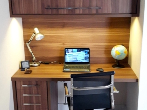 Escritório Home office Planejado com Armários, mesa e gavetas