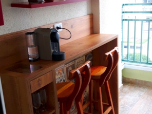 Bancada e prateleiras para espaço gourmet