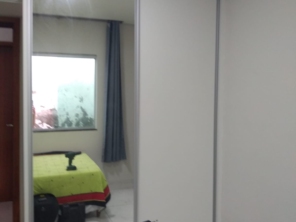 As principais vantagens ,do móvel sob medida são , você sempre consegue adaptar sua demanda com total Aproveitamento de espaço, essencial em  em ambientes limitados.  Decoração, com o móvel sob medida você decora os seus ambientes com um estilo único , pensado para cada cliente.