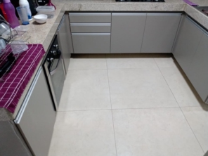 As principais vantagens ,do móvel sob medida são , você sempre consegue adaptar todos os seus  eletrodomésticos. Aproveitamento total de espaço, essencial em  em ambientes limitados.  Decoração, com o móvel sob medida você decora os seus ambientes com um estilo único , pensado para cada cliente.