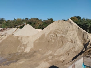 Foto de Campos Areia e Pedra em Jundiaí, SP por Solutudo