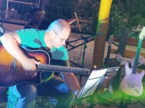 Foto de Espaço musical Tiago Santana Guitar em Pederneiras, SP por Solutudo