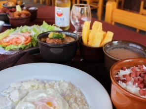 Foto de Restaurante Guaianás em Pederneiras, SP por Solutudo