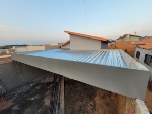 Foto de HYPERION CONSTRUTORA&COBERTURAS em Dobrada, SP por Solutudo