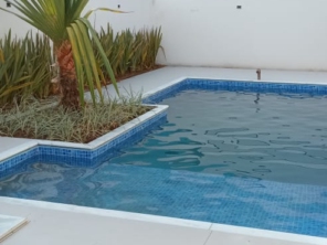 Foto de Joel Pereira Silva Construtor em Ninho Verde I Eco Residence, SP por Solutudo