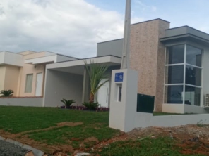Foto de Joel Pereira Silva Construtor em Ninho Verde I Eco Residence, SP por Solutudo