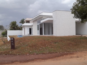 Foto de Joel Pereira Silva Construtor em Ninho Verde I Eco Residence, SP por Solutudo