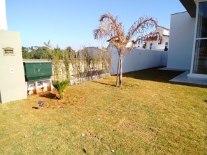 Foto de Joel Pereira Silva Construtor em Ninho Verde I Eco Residence, SP por Solutudo