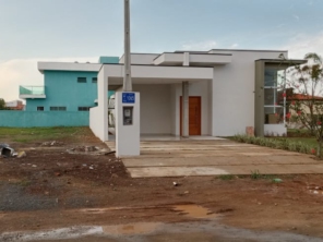 Foto de Joel Pereira Silva Construtor em Ninho Verde I Eco Residence, SP por Solutudo